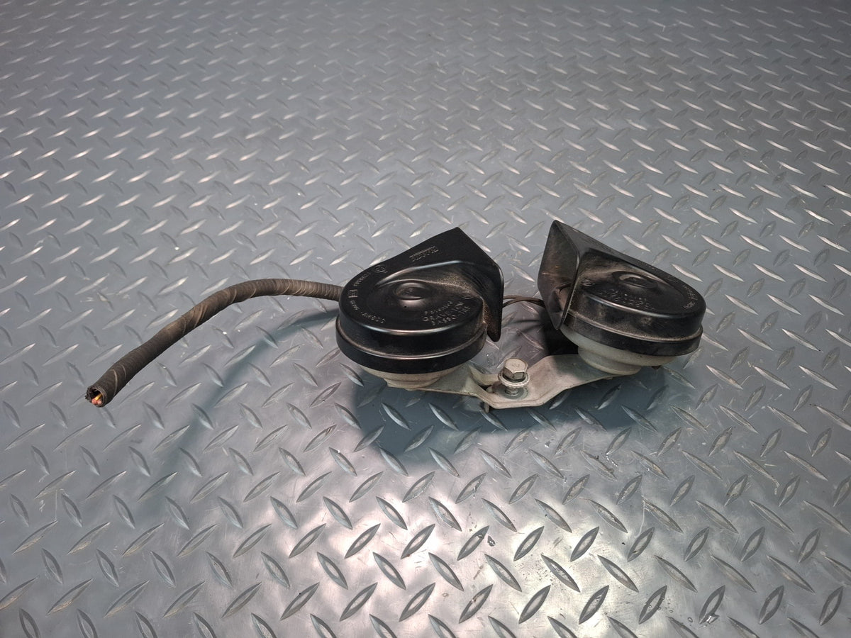 02-05 Ford Thunderbird Set of 2 High & Low Tone Pitch Horn Signal OEM