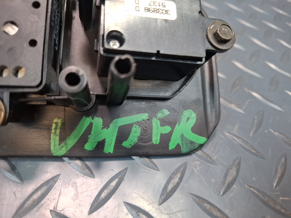 2003-2007 Hummer H2 Front Right Pass Side Seat Adjust Control Switch