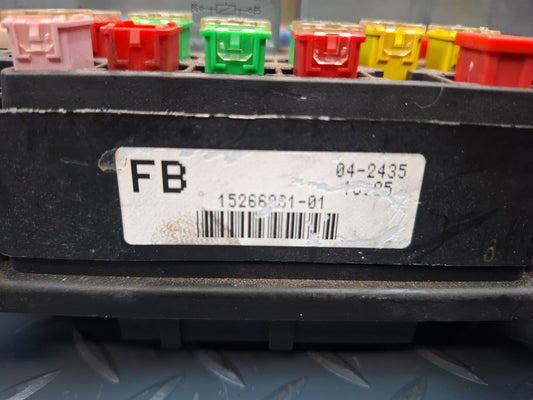 2003-2007 Hummer H2 Engine Bay Fuse Relay Box Module 15266961