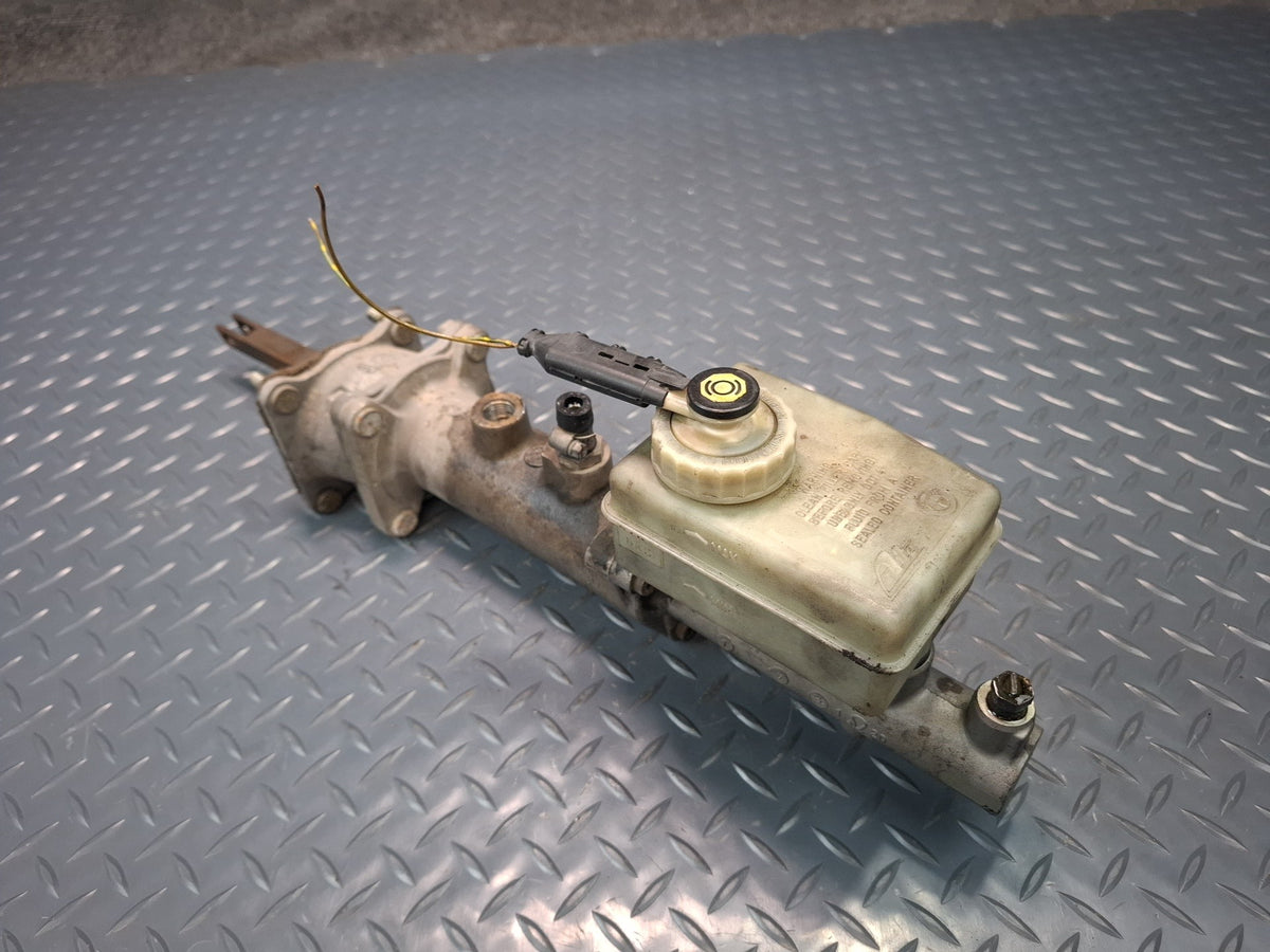 1994-1997 BMW E31 840Ci M62 Brake Master Cylinder w Fluid Reservoir Tank