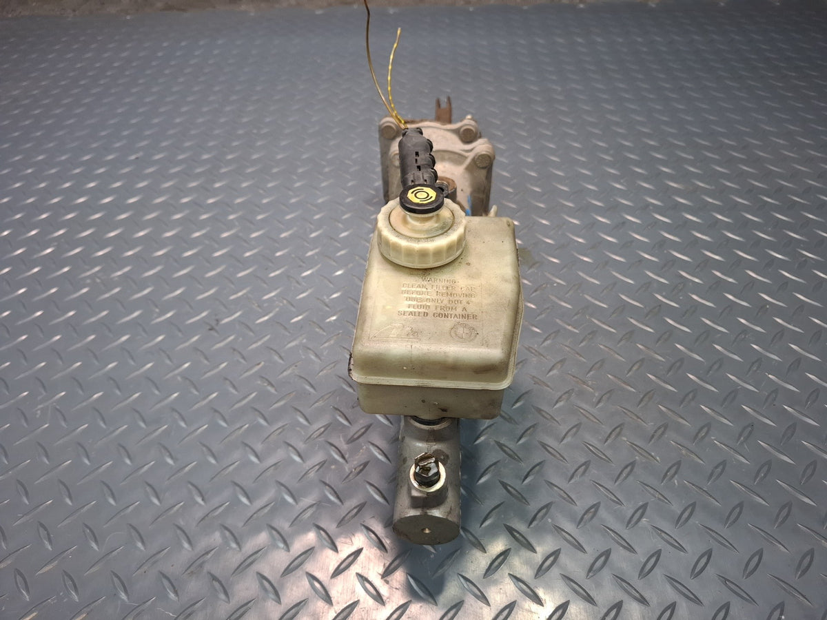 1994-1997 BMW E31 840Ci M62 Brake Master Cylinder w Fluid Reservoir Tank