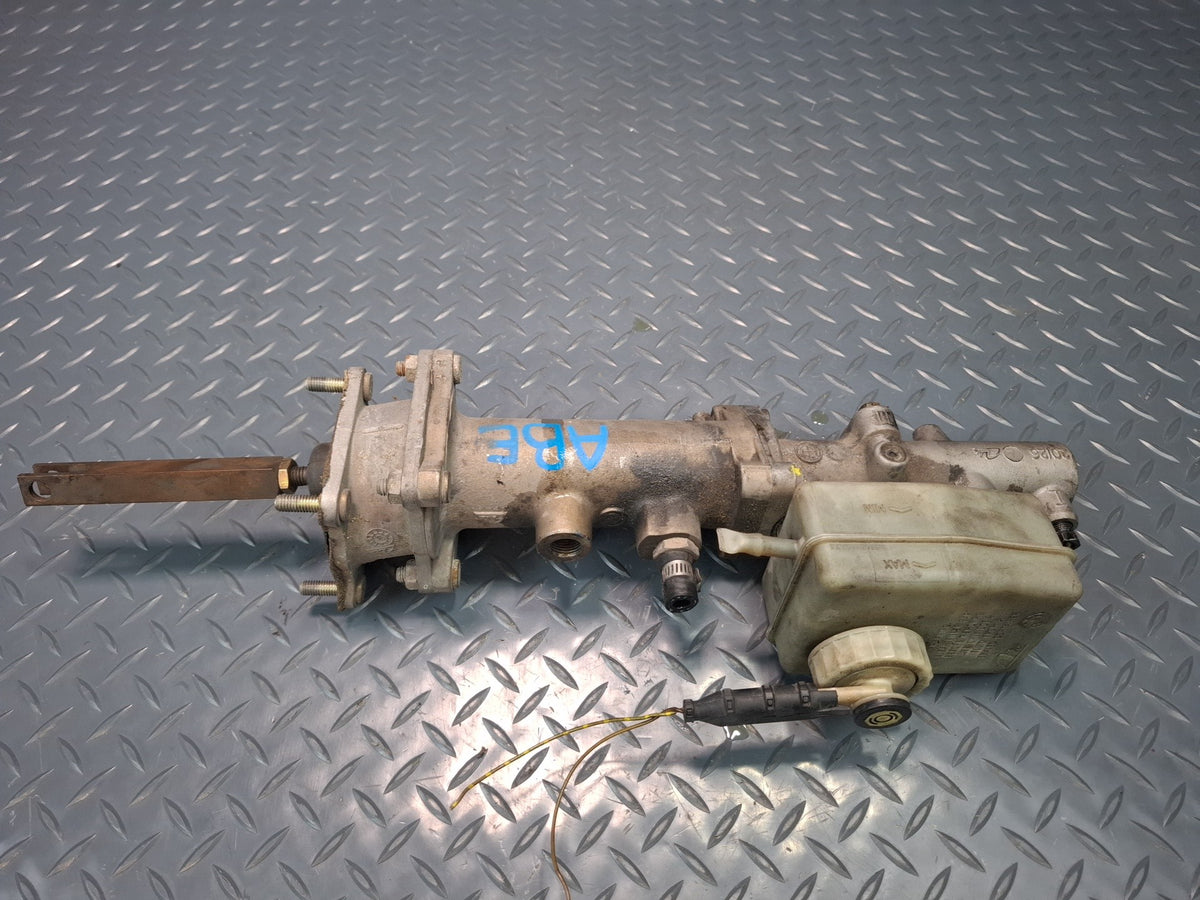 1994-1997 BMW E31 840Ci M62 Brake Master Cylinder w Fluid Reservoir Tank