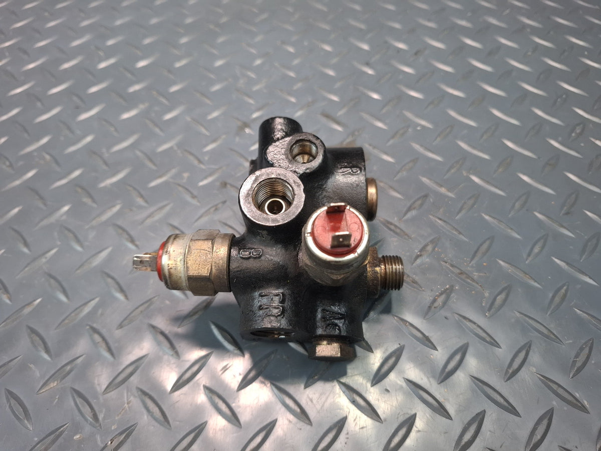 1994-1997 BMW E31 840Ci Brake Pressure Control Valve Switch
