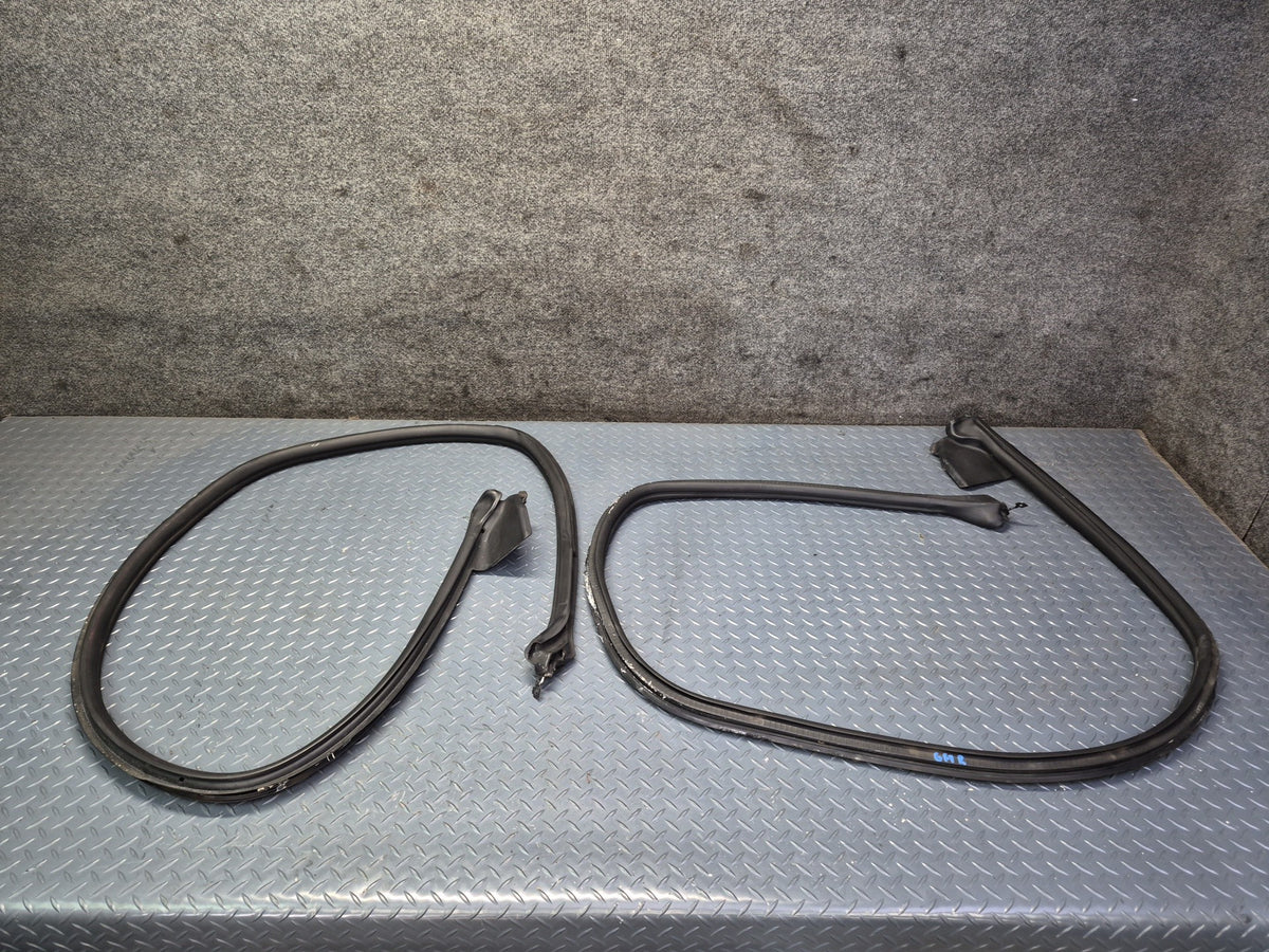02-05 Ford Thunderbird Set of 2 Left & Right Door Weatherstrip Seal OEM
