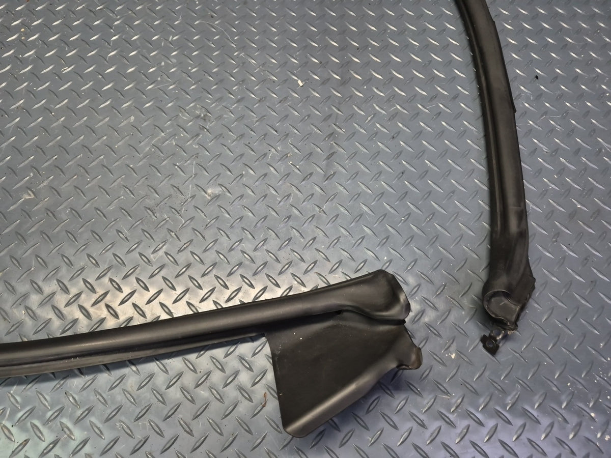 02-05 Ford Thunderbird Set of 2 Left & Right Door Weatherstrip Seal OEM