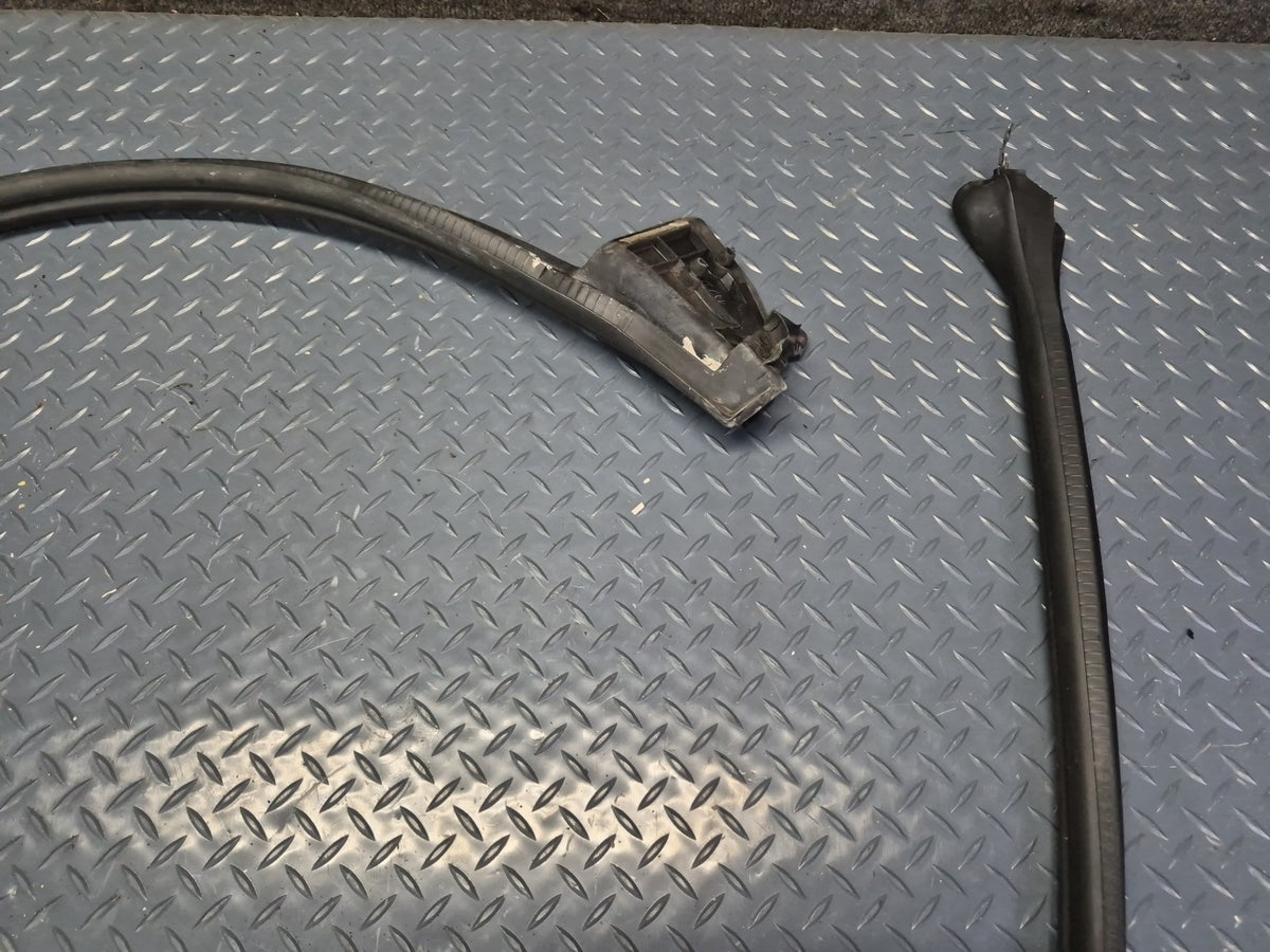 02-05 Ford Thunderbird Set of 2 Left & Right Door Weatherstrip Seal OEM