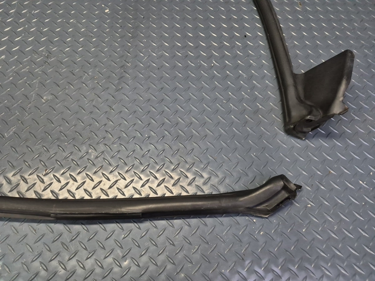 02-05 Ford Thunderbird Set of 2 Left & Right Door Weatherstrip Seal OEM