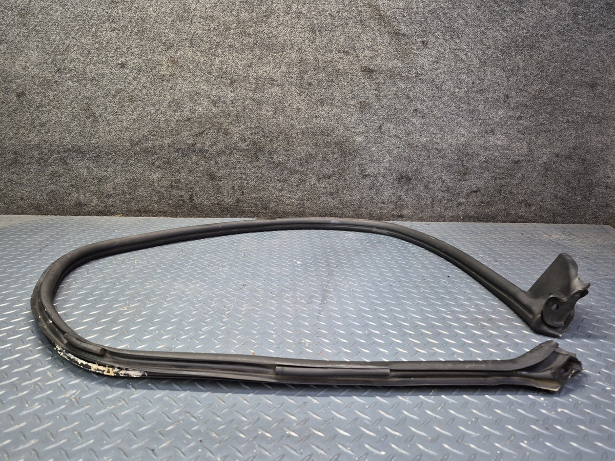 02-05 Ford Thunderbird Set of 2 Left & Right Door Weatherstrip Seal OEM