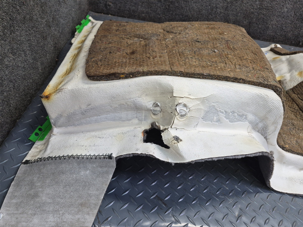 84-86 Toyota Cressida MX73 Sedan Set of 4 Interior Floor MAT Carpet Liner Dmgd