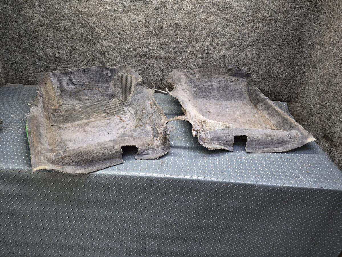 84-86 Toyota Cressida MX73 Sedan Set of 4 Interior Floor MAT Carpet Liner Dmgd