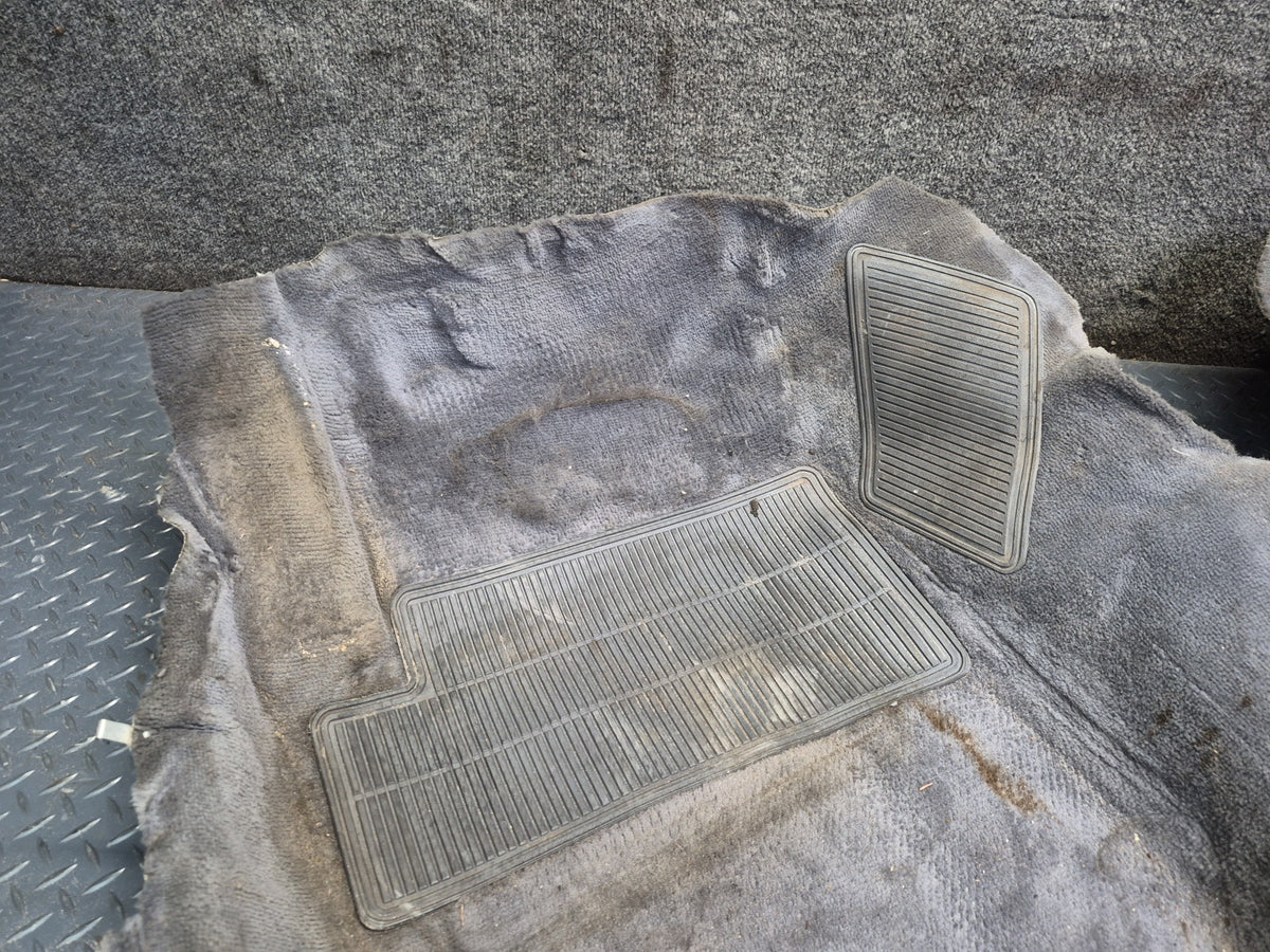 84-86 Toyota Cressida MX73 Sedan Set of 4 Interior Floor MAT Carpet Liner Dmgd