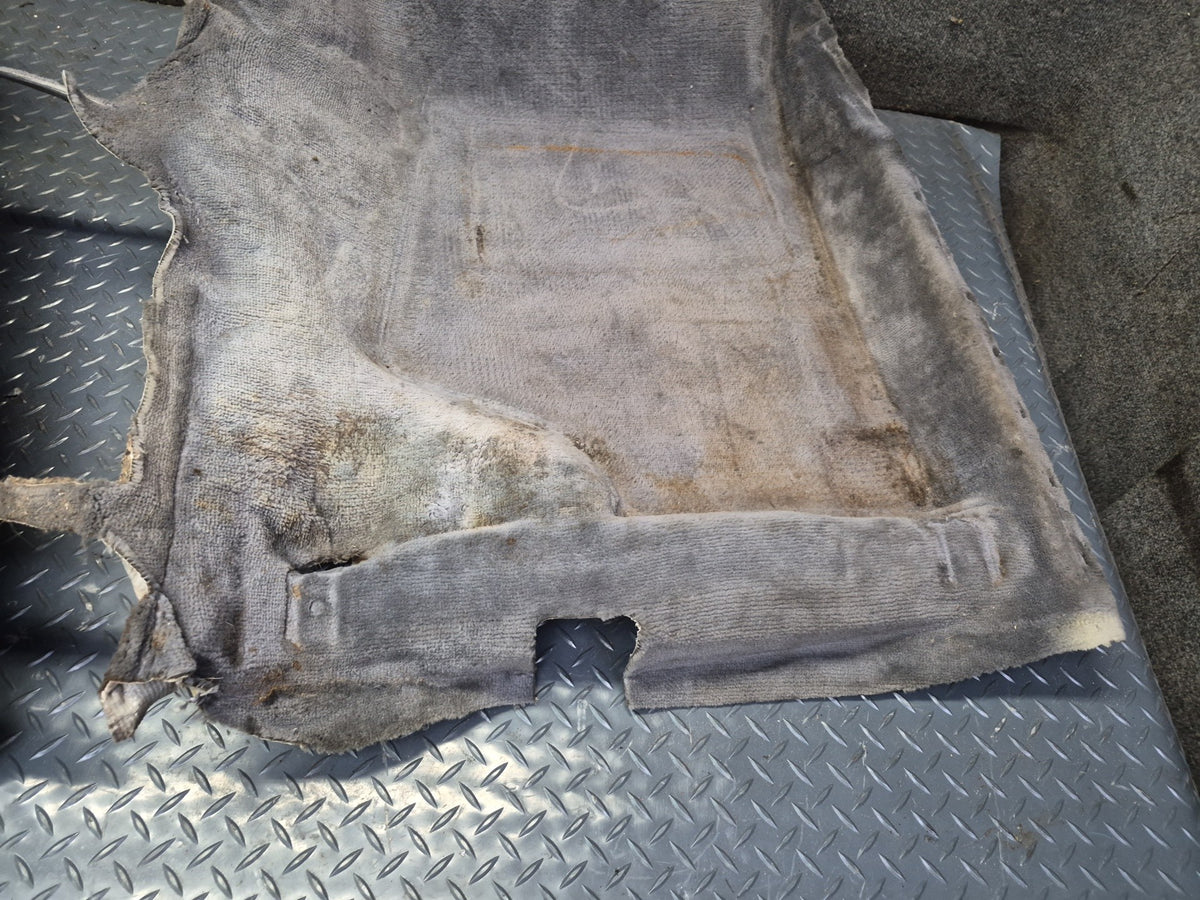 84-86 Toyota Cressida MX73 Sedan Set of 4 Interior Floor MAT Carpet Liner Dmgd