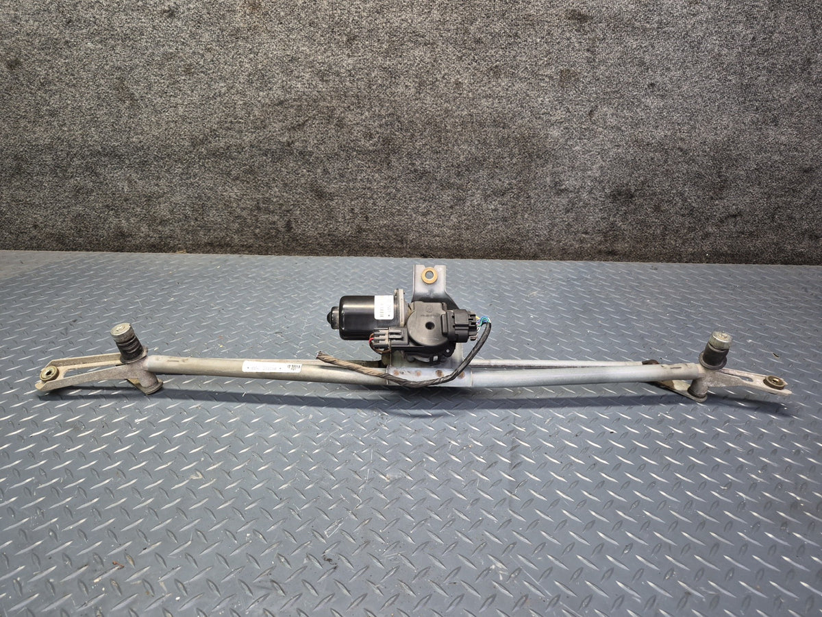2003-2007 Hummer H2 Front Windshield Wiper Transmission Linkage w Motor 15252855