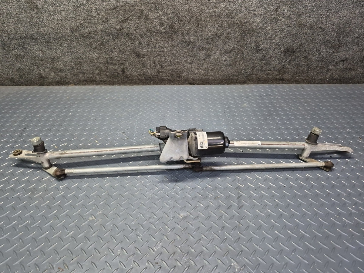 2003-2007 Hummer H2 Front Windshield Wiper Transmission Linkage w Motor 15252855