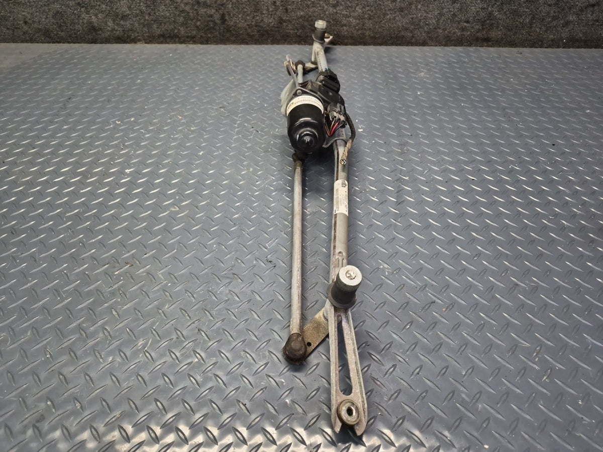 2003-2007 Hummer H2 Front Windshield Wiper Transmission Linkage w Motor 15252855