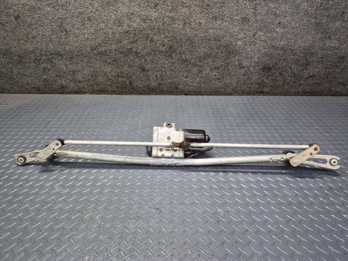 2003-2007 Hummer H2 Front Windshield Wiper Transmission Linkage w Motor 15252855