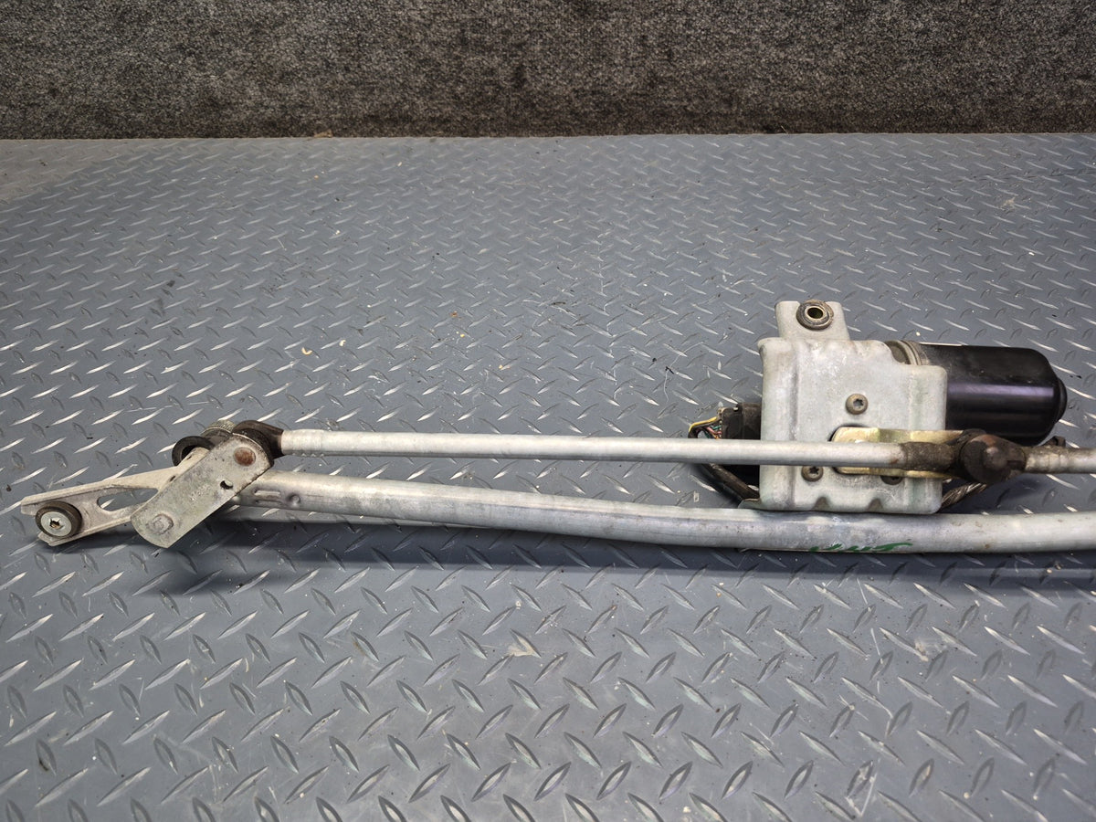 2003-2007 Hummer H2 Front Windshield Wiper Transmission Linkage w Motor 15252855