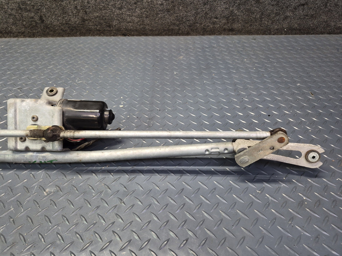 2003-2007 Hummer H2 Front Windshield Wiper Transmission Linkage w Motor 15252855