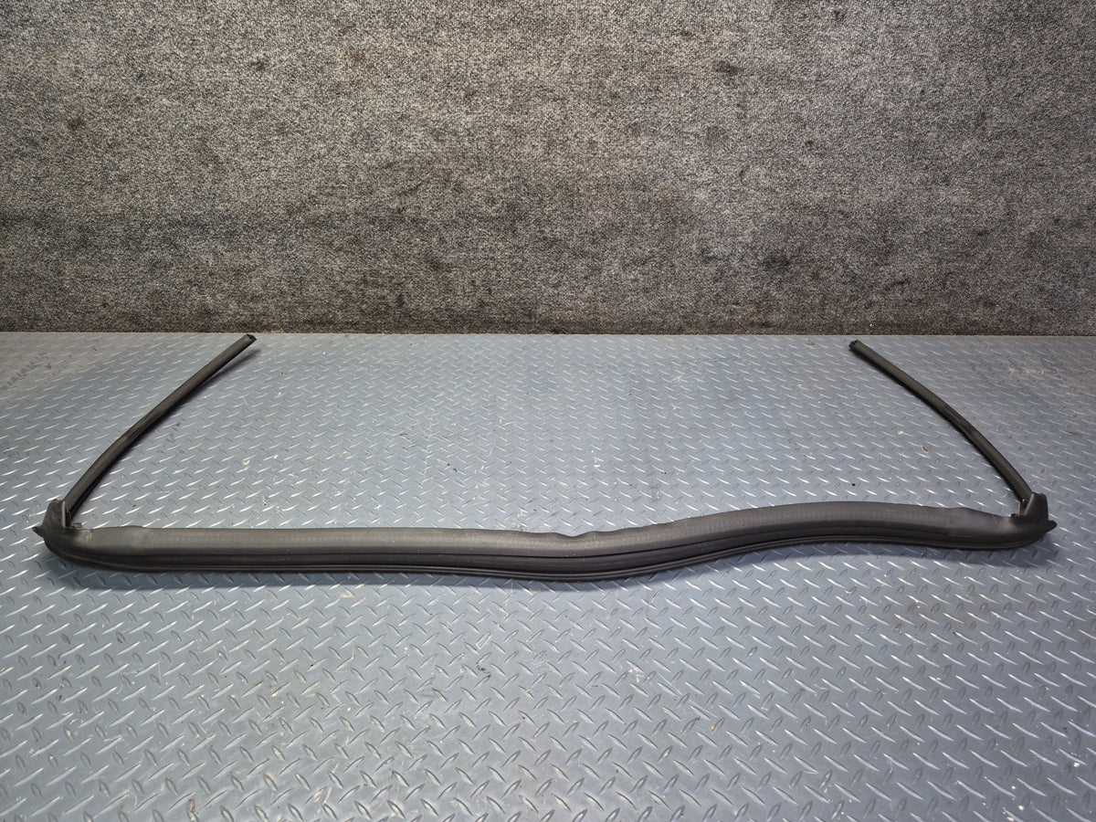 02-05 Ford Thunderbird Front Windshield Weatherstrip Seal OEM