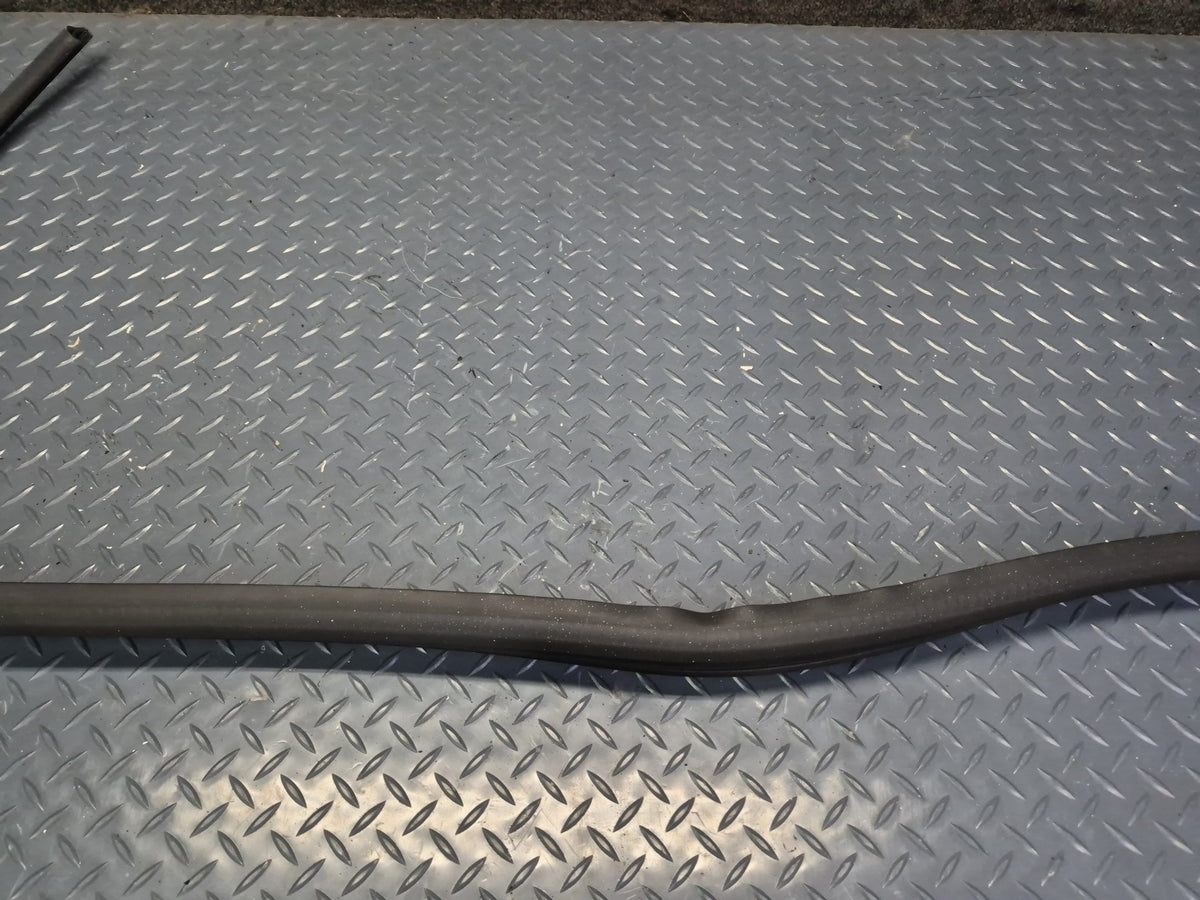 02-05 Ford Thunderbird Front Windshield Weatherstrip Seal OEM