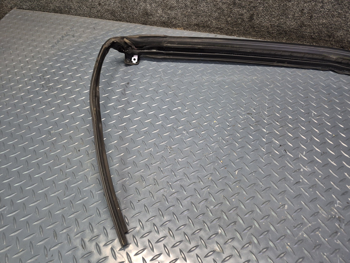 02-05 Ford Thunderbird Front Windshield Weatherstrip Seal OEM