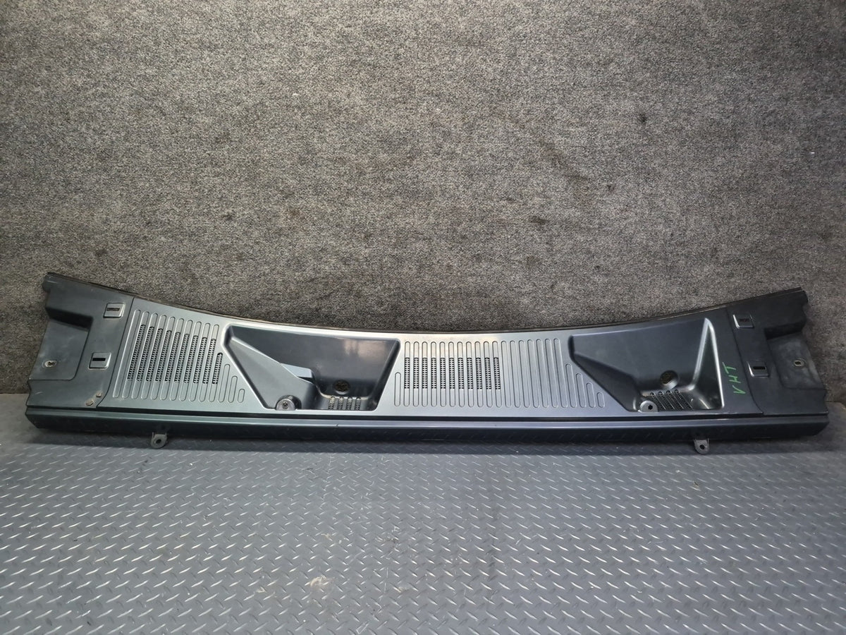 2003-2007 Hummer H2 Front Hood Cowl Vent Trim Panel 15211663