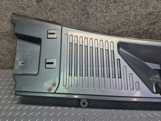 2003-2007 Hummer H2 Front Hood Cowl Vent Trim Panel 15211663