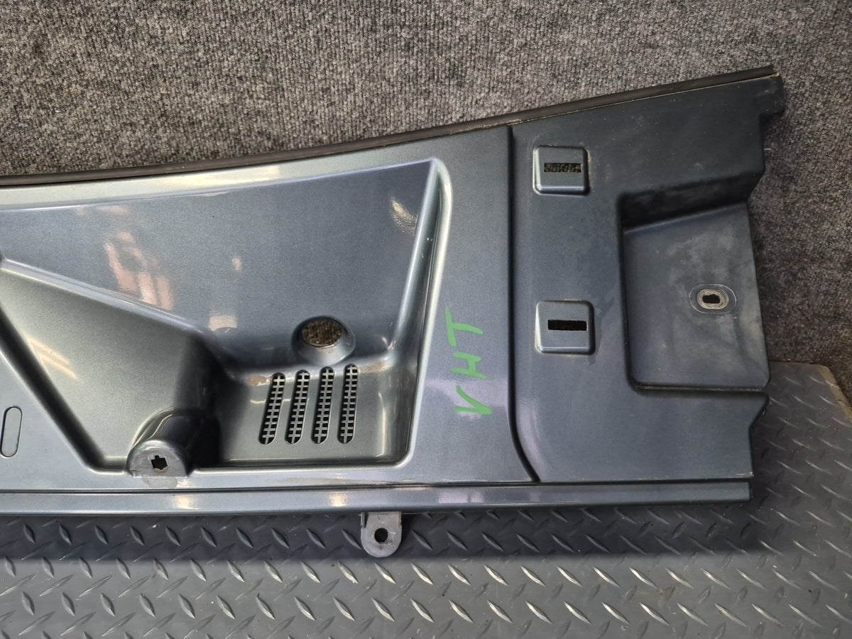 2003-2007 Hummer H2 Front Hood Cowl Vent Trim Panel 15211663