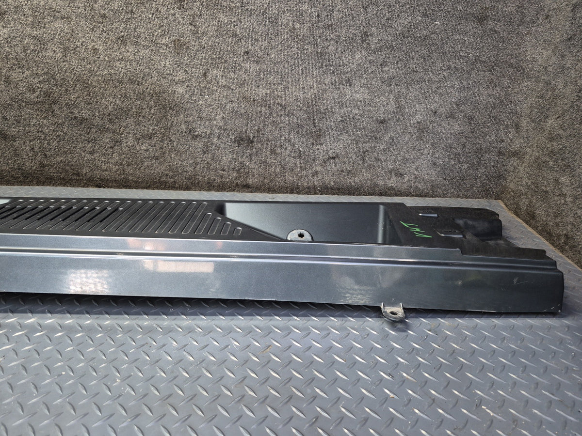 2003-2007 Hummer H2 Front Hood Cowl Vent Trim Panel 15211663