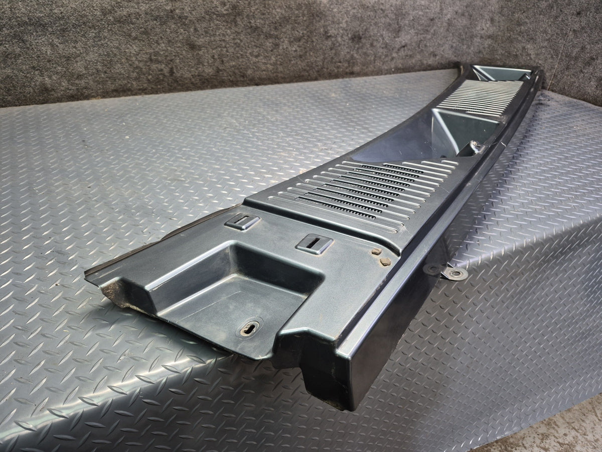 2003-2007 Hummer H2 Front Hood Cowl Vent Trim Panel 15211663