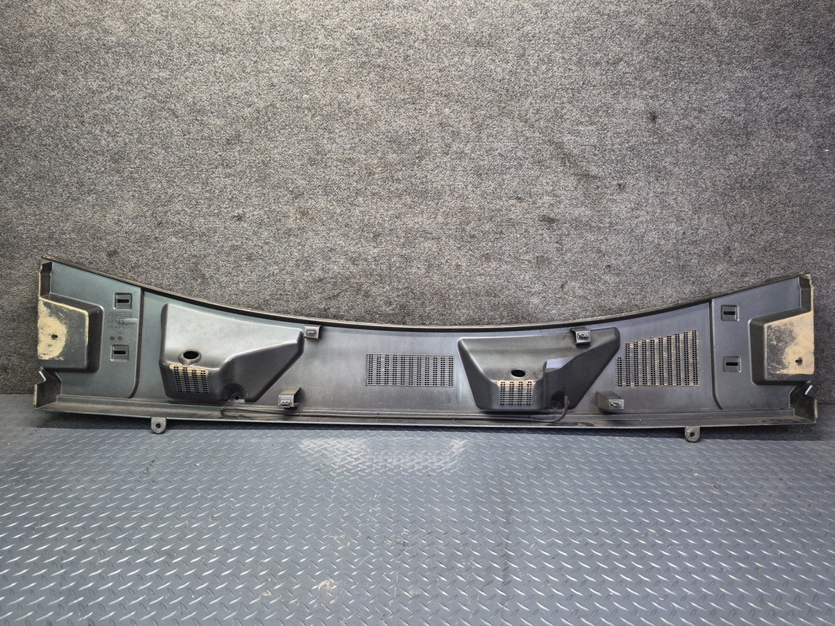 2003-2007 Hummer H2 Front Hood Cowl Vent Trim Panel 15211663
