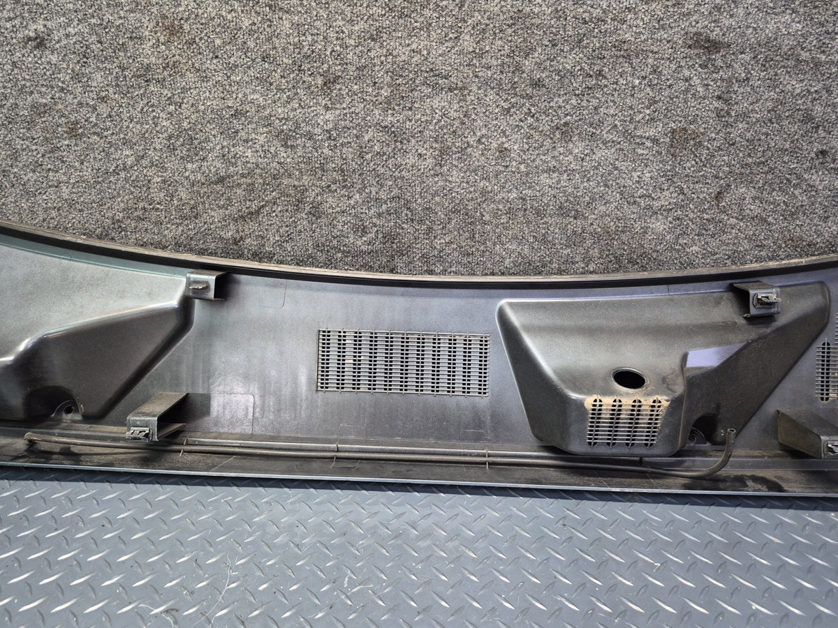 2003-2007 Hummer H2 Front Hood Cowl Vent Trim Panel 15211663