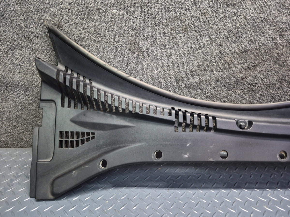 02-05 Ford Thunderbird Front Windshield Wiper Cowl Vent Trim Panel OEM