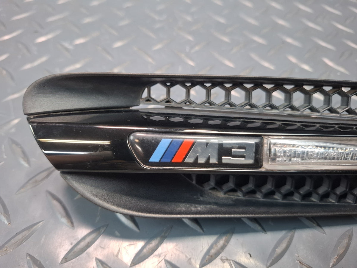 2008-2011 BMW E90 M3 Front Left Fender Marker Light Lamp w Grille