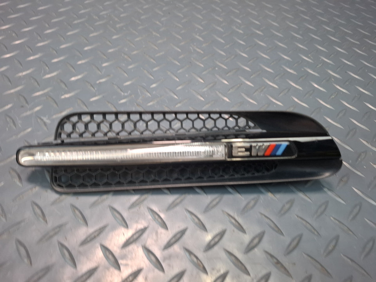 2008-2011 BMW E90 M3 Front Left Fender Marker Light Lamp w Grille