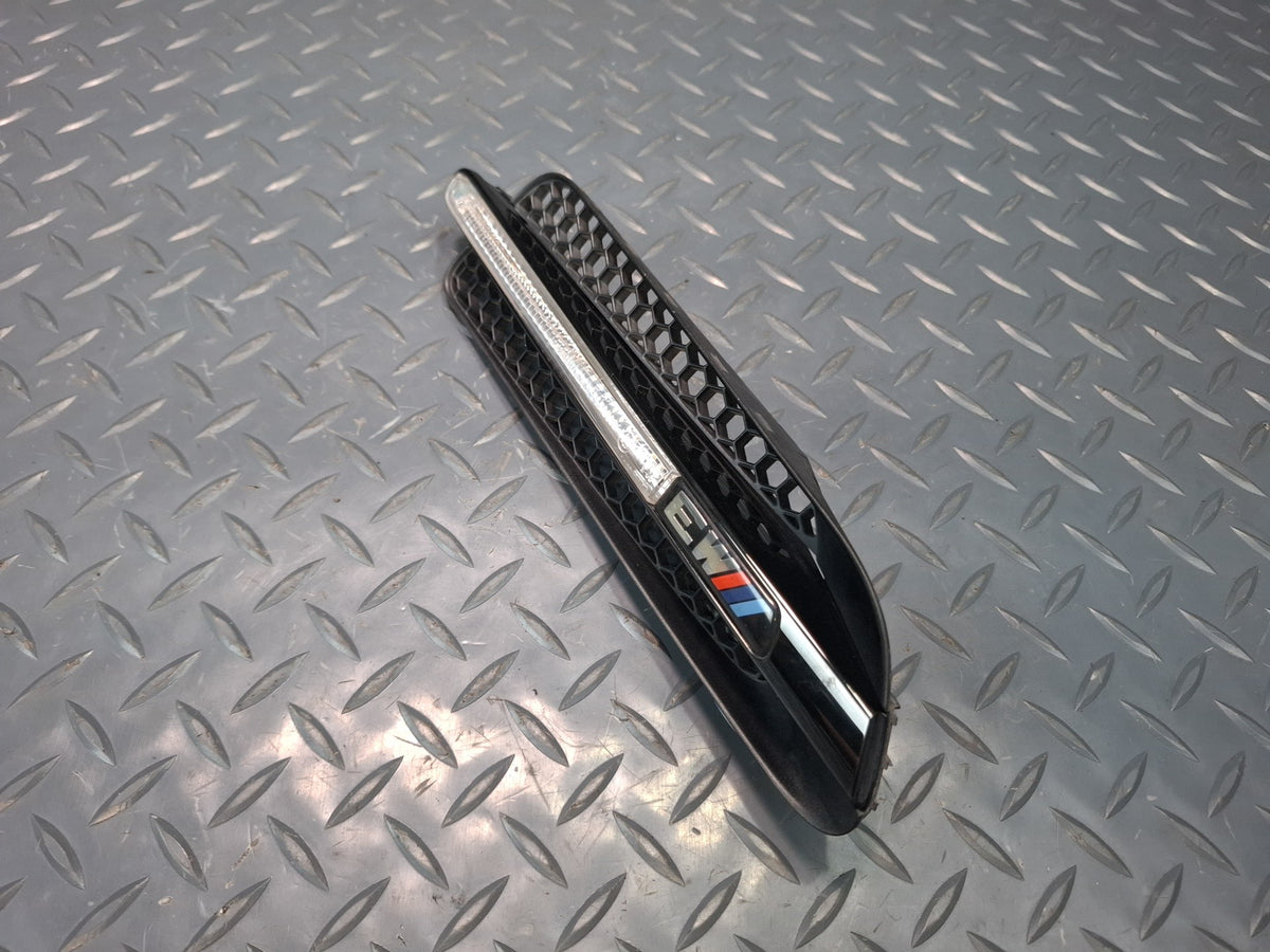 2008-2011 BMW E90 M3 Front Left Fender Marker Light Lamp w Grille