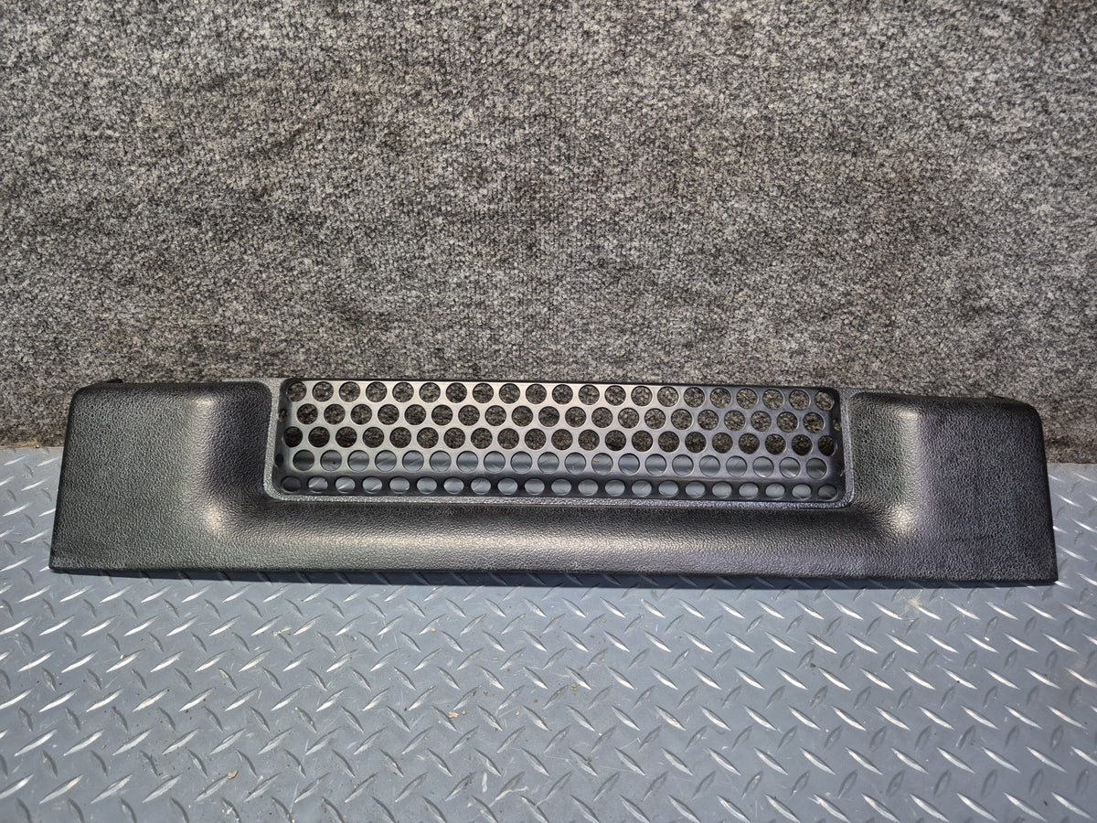 2003-2007 Hummer H2 Front Bumper Radiator Lower Grille Molding 15078155
