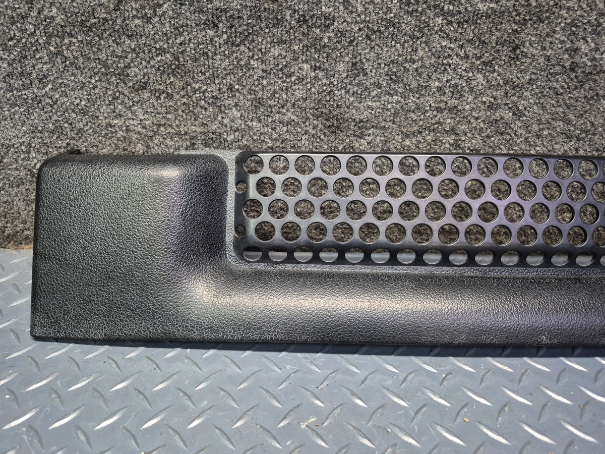 2003-2007 Hummer H2 Front Bumper Radiator Lower Grille Molding 15078155