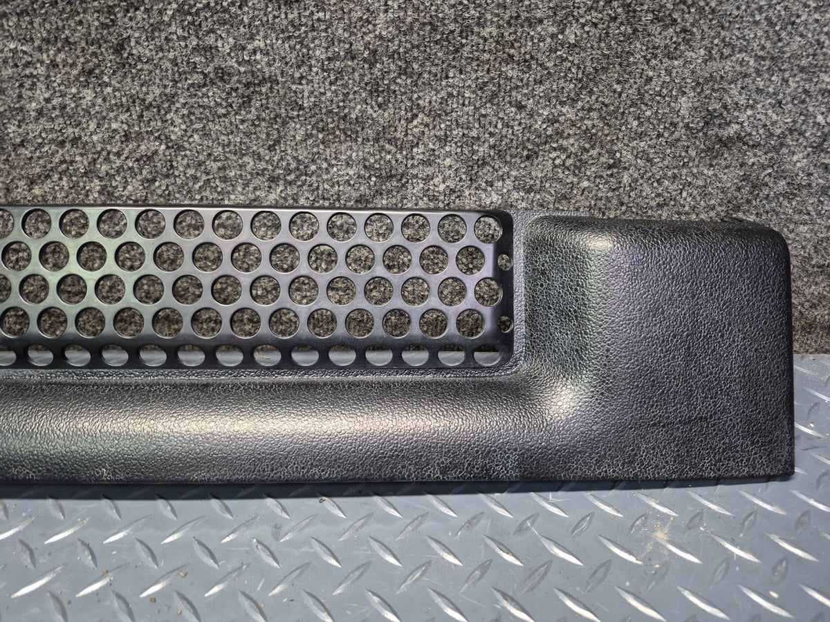 2003-2007 Hummer H2 Front Bumper Radiator Lower Grille Molding 15078155