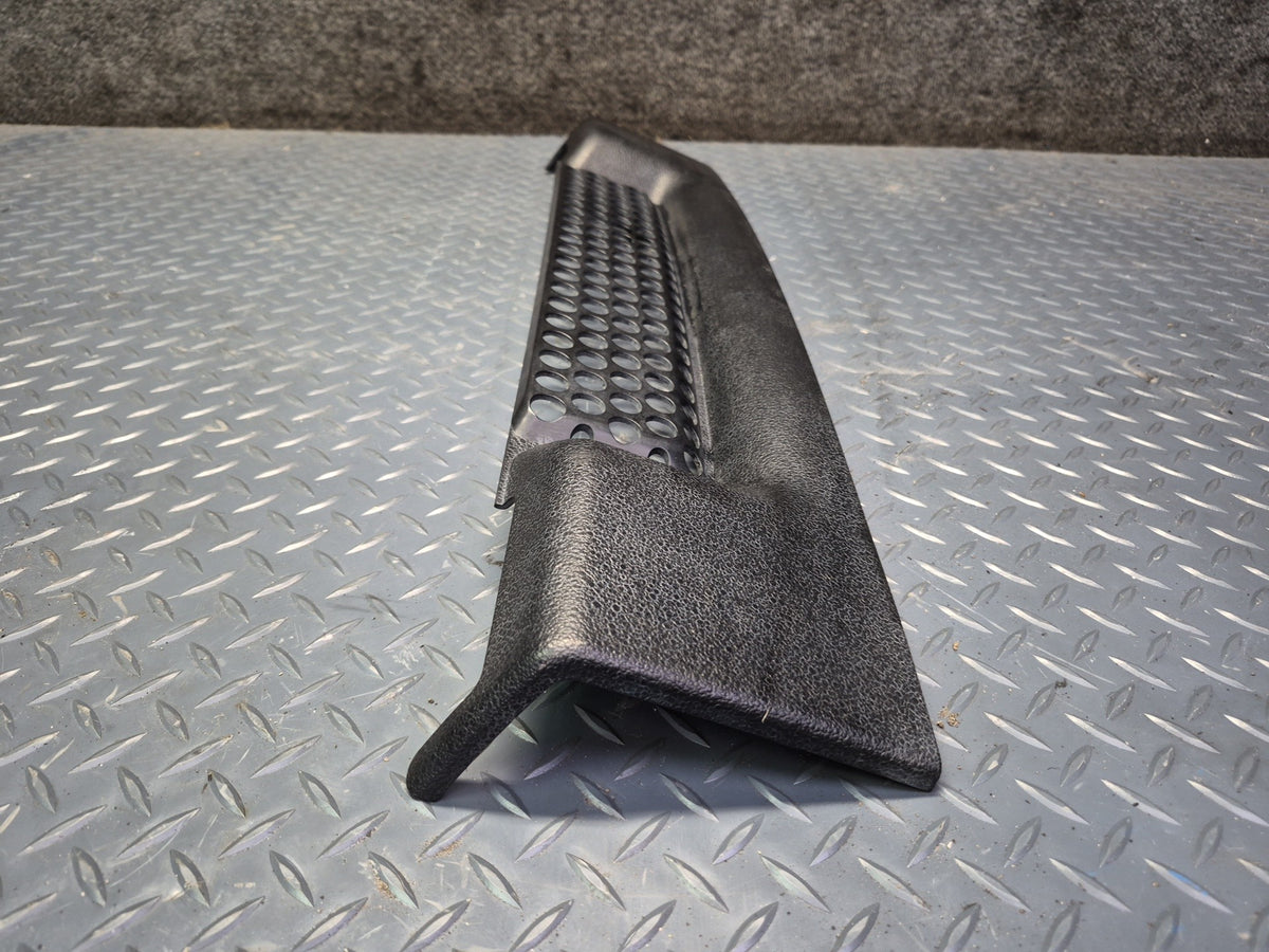 2003-2007 Hummer H2 Front Bumper Radiator Lower Grille Molding 15078155