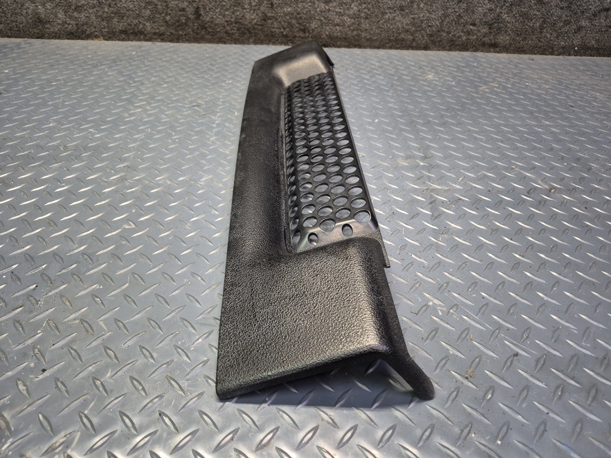 2003-2007 Hummer H2 Front Bumper Radiator Lower Grille Molding 15078155