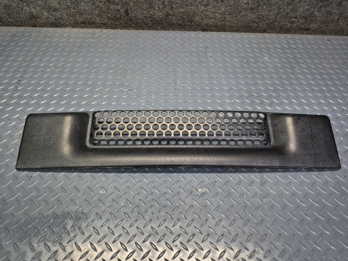 2003-2007 Hummer H2 Front Bumper Radiator Lower Grille Molding 15078155