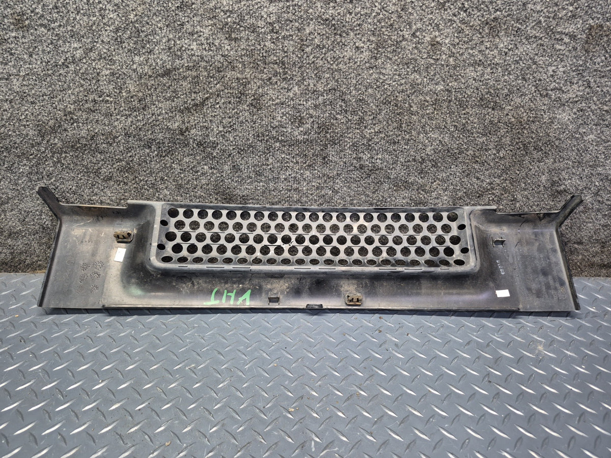 2003-2007 Hummer H2 Front Bumper Radiator Lower Grille Molding 15078155