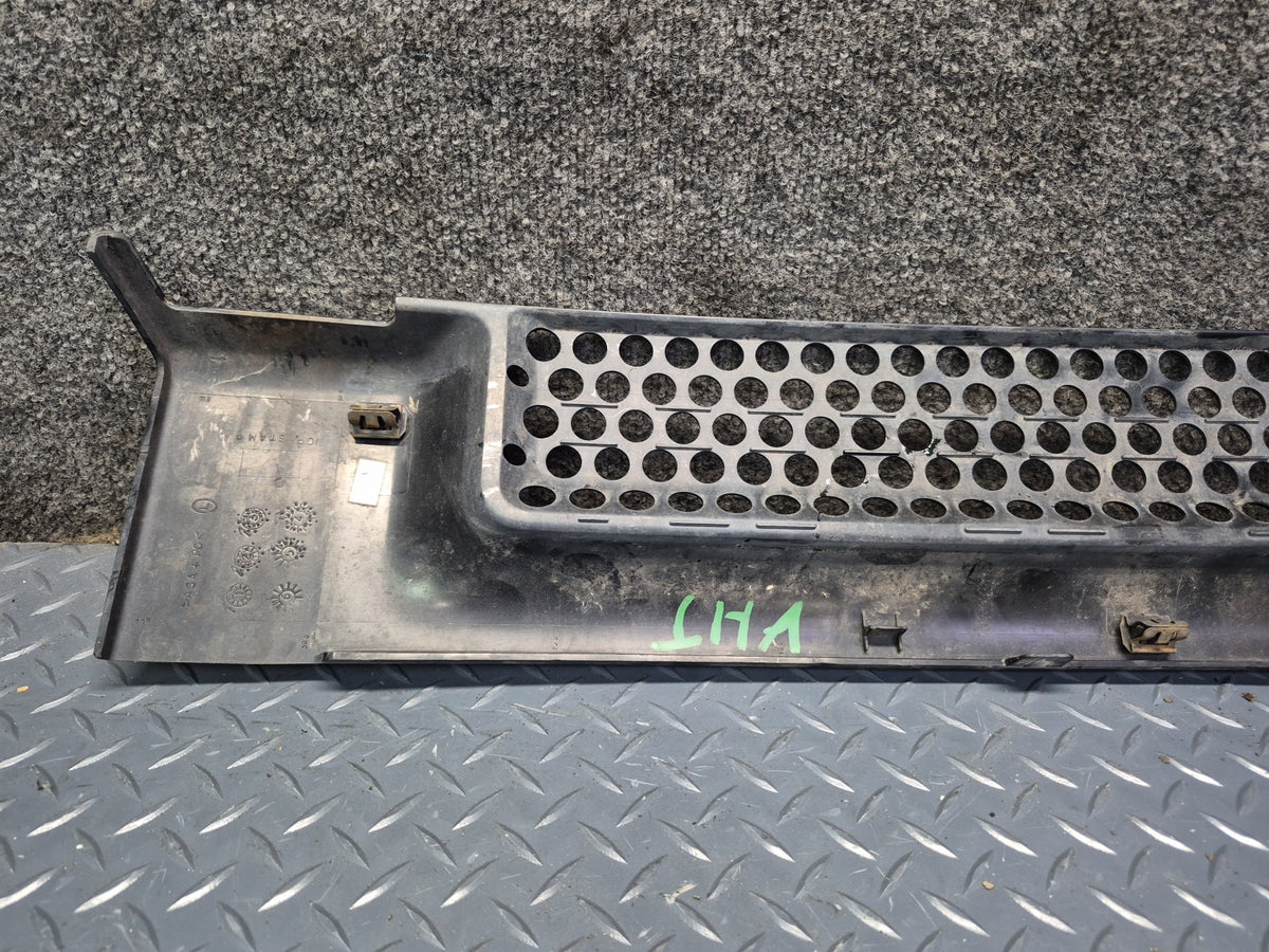 2003-2007 Hummer H2 Front Bumper Radiator Lower Grille Molding 15078155