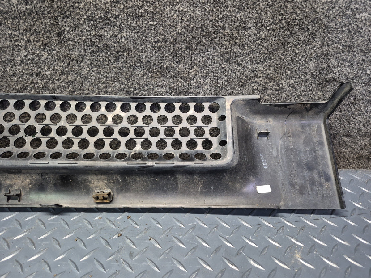 2003-2007 Hummer H2 Front Bumper Radiator Lower Grille Molding 15078155
