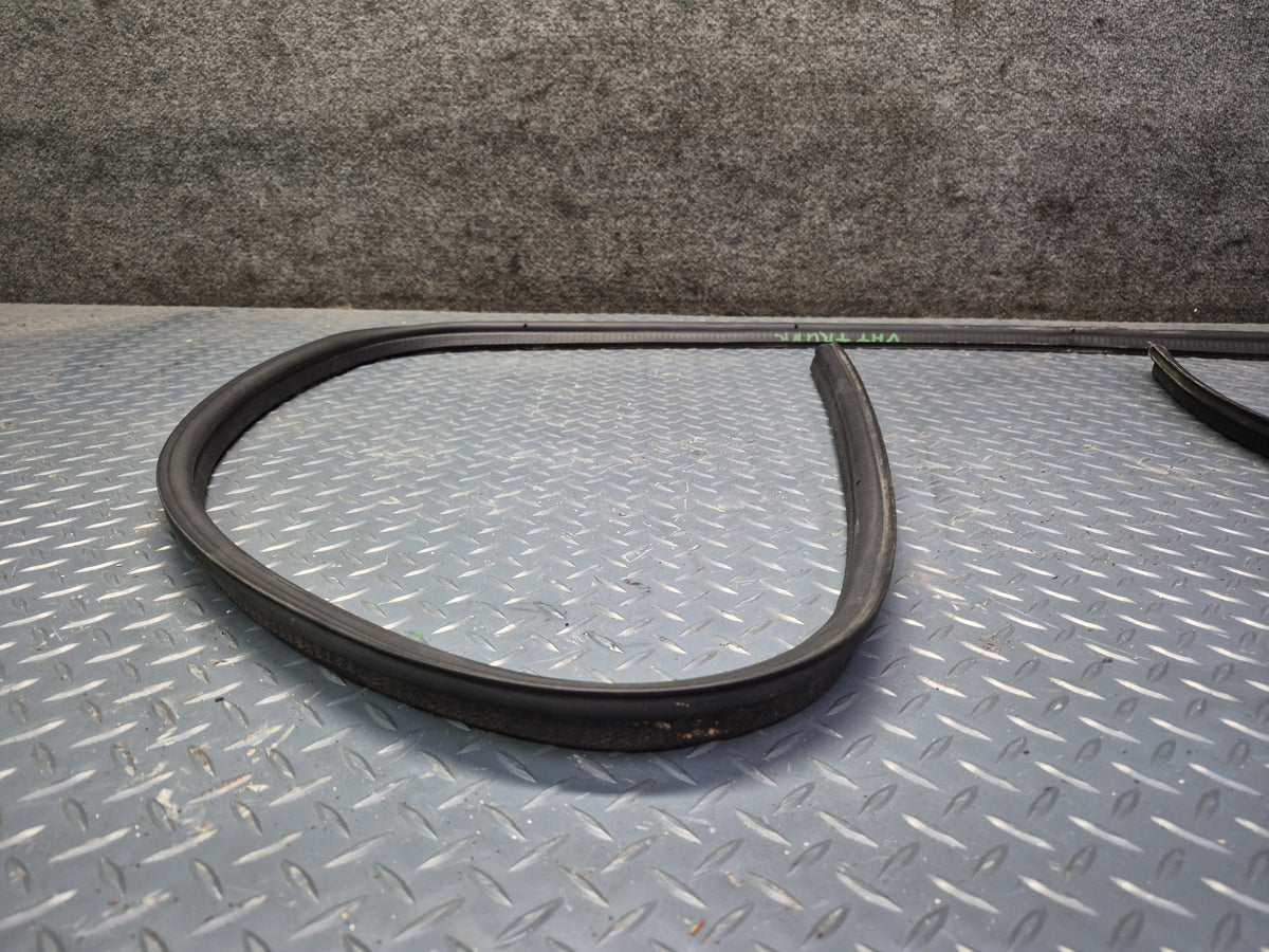 2003-2009 Hummer H2 Rear Trunk Tailgate Lift Gate Weather Strip Rubber Seal