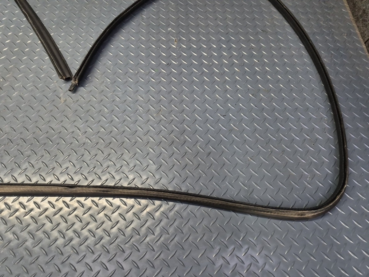2003-2009 Hummer H2 Rear Trunk Tailgate Lift Gate Weather Strip Rubber Seal