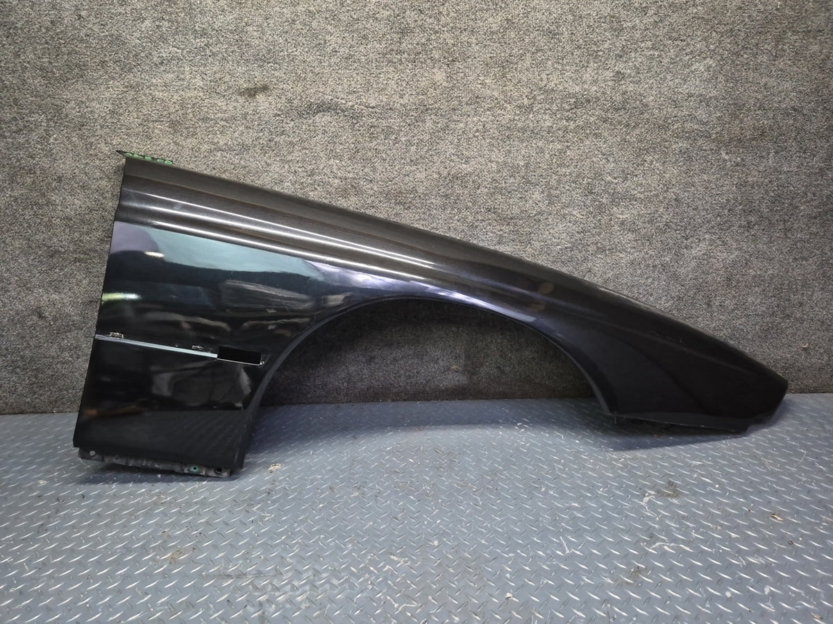 1994-1997 BMW E31 840Ci Front Right Fender Shell Cover Panel Schwarz Damaged