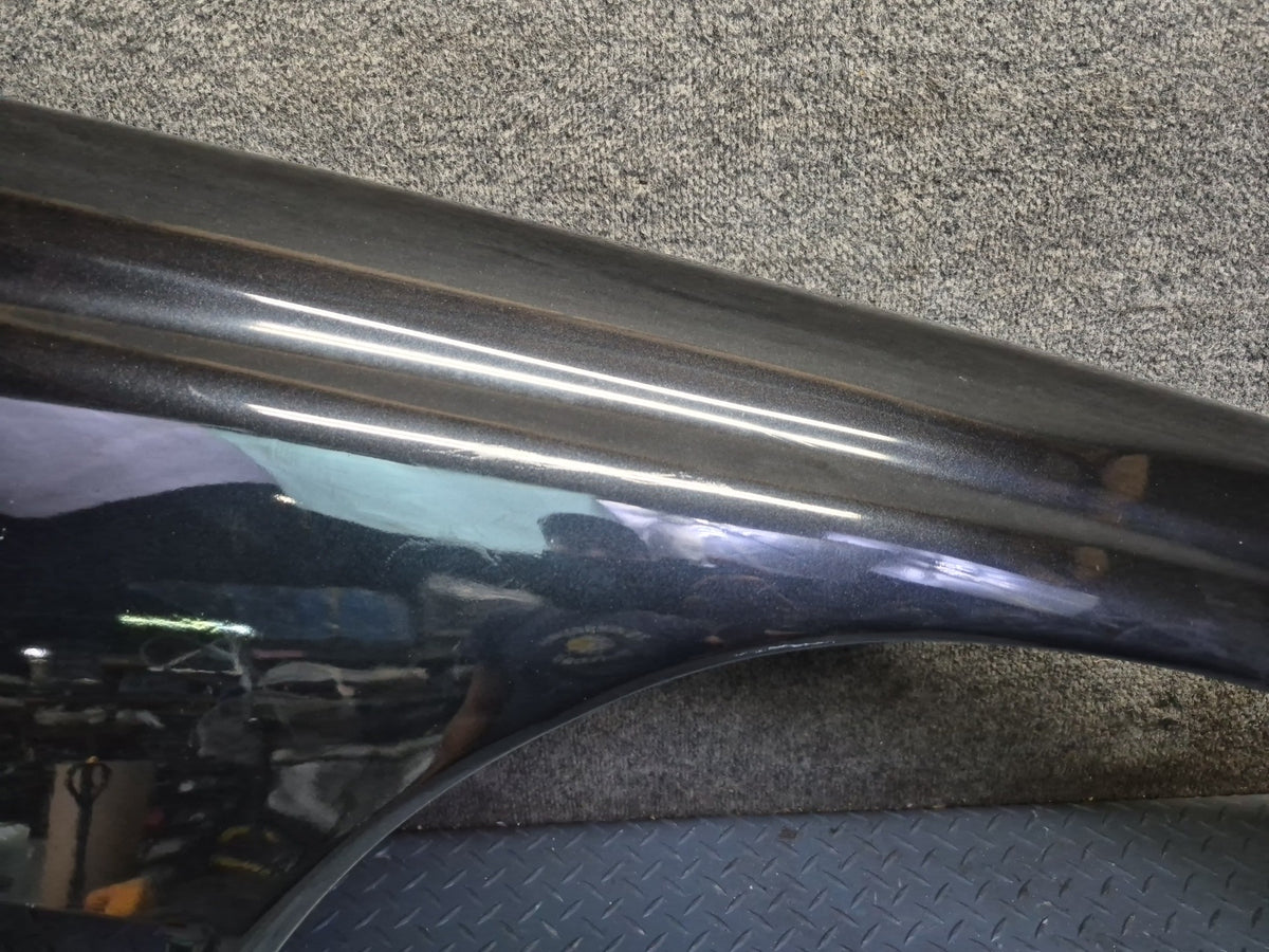 1994-1997 BMW E31 840Ci Front Right Fender Shell Cover Panel Schwarz Damaged