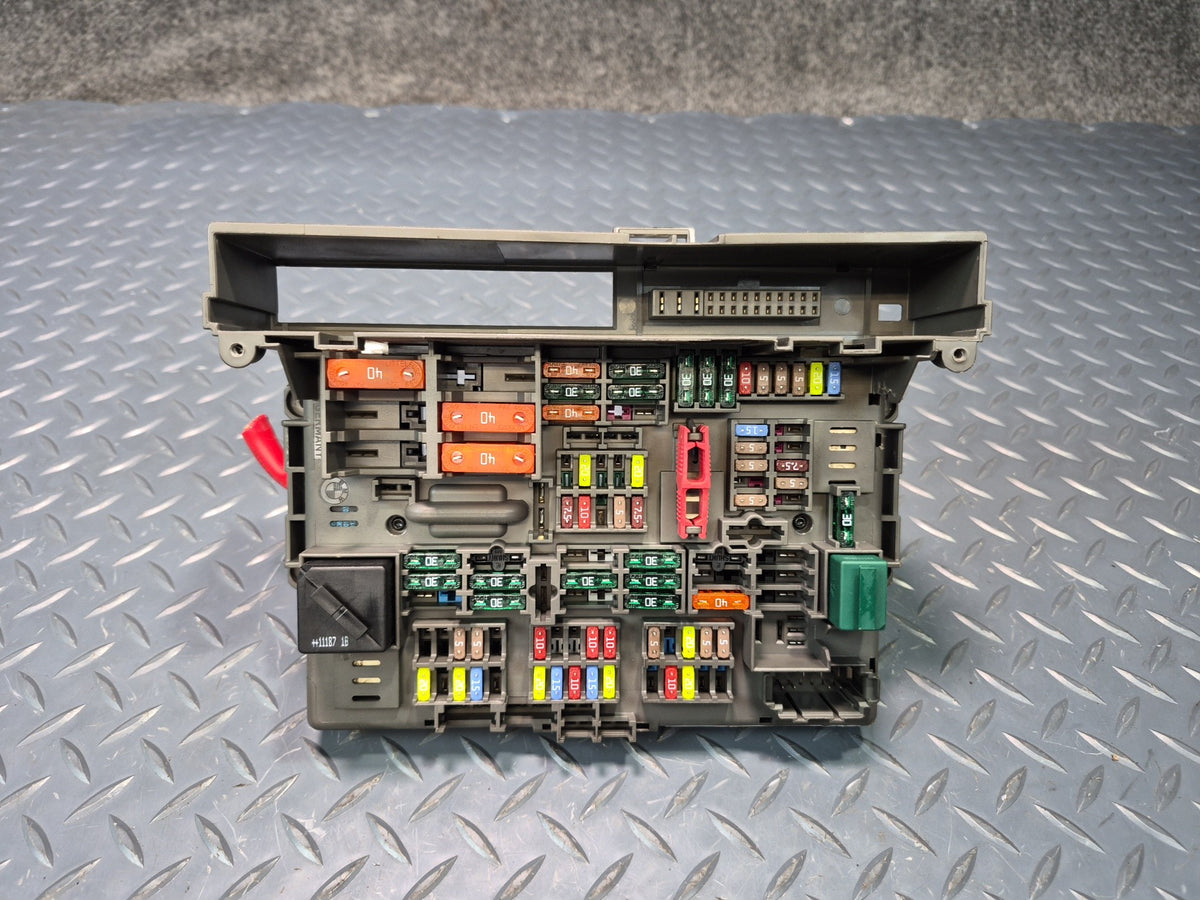 2008-2011 BMW E90 M3 Front Power Distribution Fuse Relay Box Module 9119445